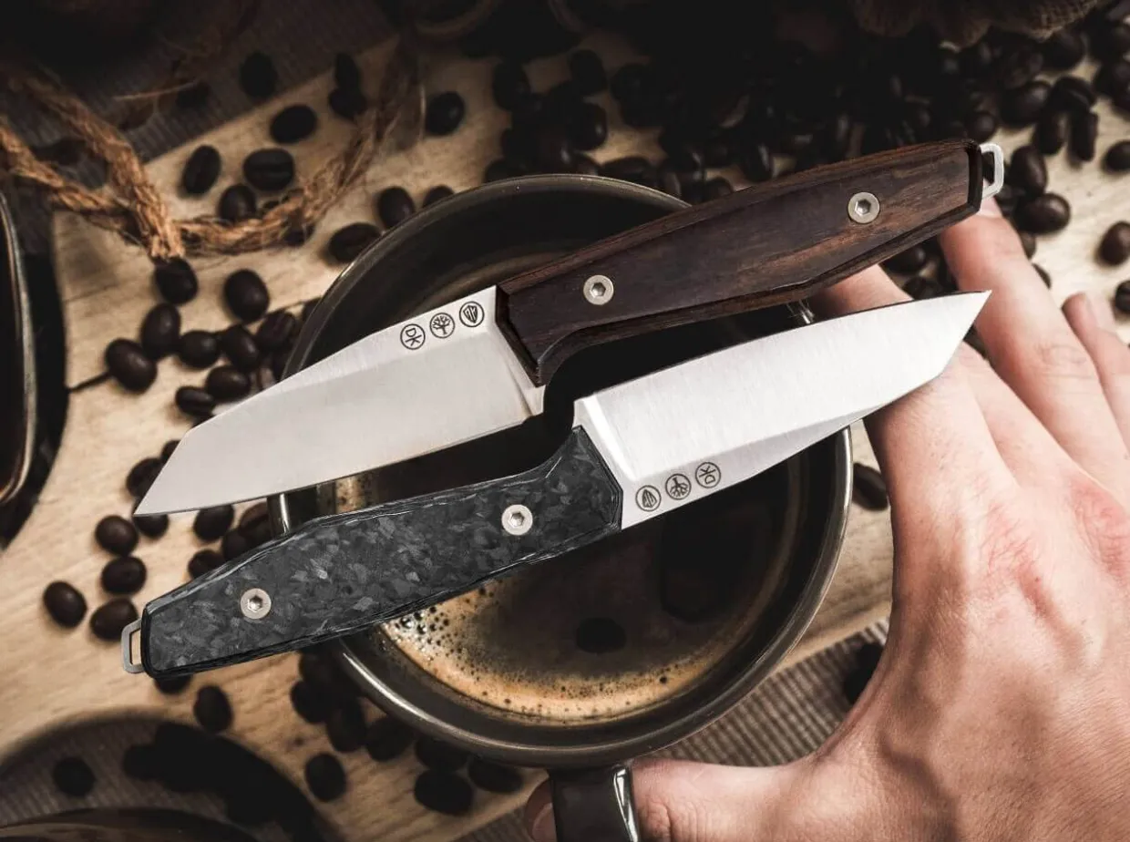 Daily Knives Ak1 Reverse Tanto Cf